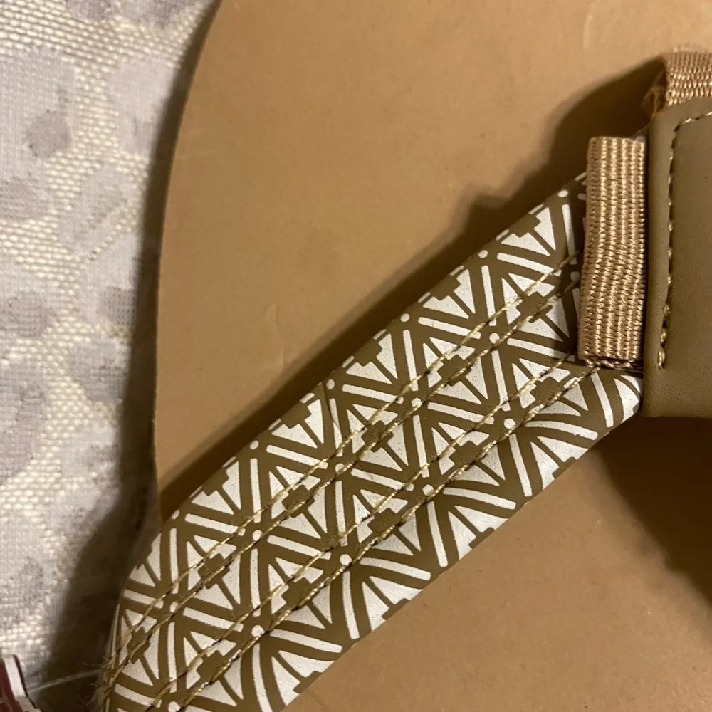 Women sandals sz 6 - Picture 3 of 3